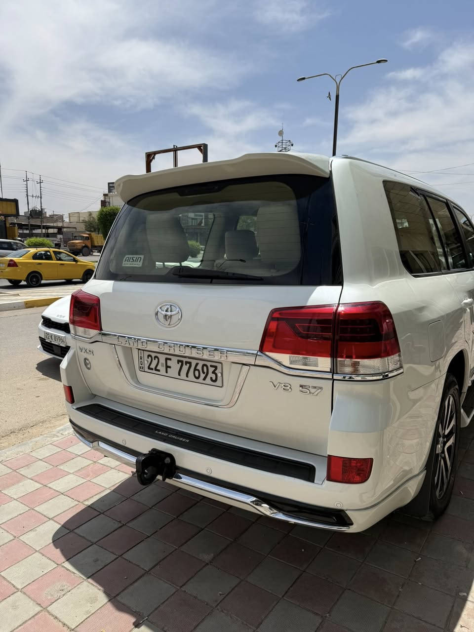 لاندكروز 2018 vxr 5700 ماشيه 102 سعرها 520
***********
