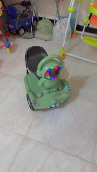 سيارة أطفال • ريموت كنترول • حزام أمان