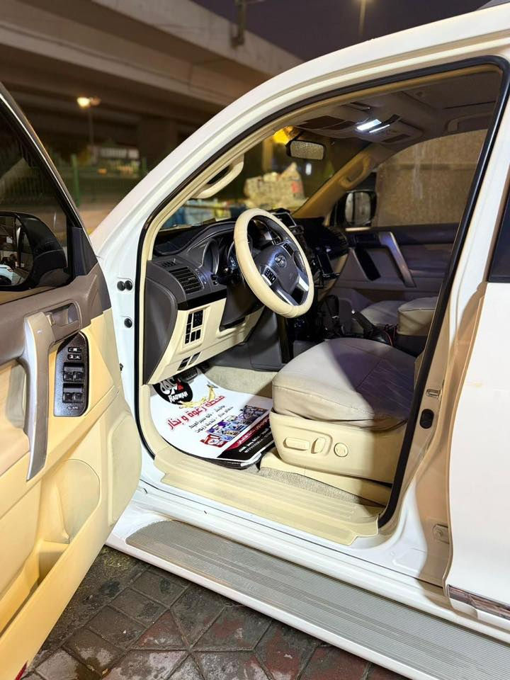 السلام عليكم 
عندي برادو موديل ٢٠١٦ خليجي بدون حادث 
Txl فتحه الكشنات الاماميه كهرباء جلد
السياره ماشيه ٧١ الف حقيقي 
رقم بغداد ابيض 
تخم تاير جديد 
مري شفط 
كامر اماميه خلفيه 
حساسات خلفيه 
دبل بصمه 
تشغيل عن بعد 
سبير السياره مانازل ابد 
السياره جديده مامفتوحً بيها برغي 
٦ سلندر فور ويل 
لايتات زنون 
وباقي مواصفات البرادو txl
مكان السياره بغداد زيونه السعر ٣٨ وبيها مجال   للتواصل على الرقم ***********
