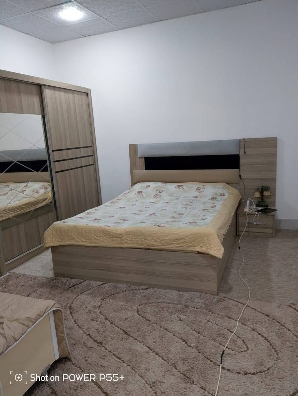 السلام عليكم بيت 150للبيع  متر في صونه كولي فرع عقارات لانه بي هويه يسجل بسمك  فرع  عريض15 متر  خلف مجمع نور ستي  يتكون البيت من 2 غرفه نوم اسقبال هول وصحيات خارجي وداخلي وكراج سيارة فول سيراميك سقف ثانوي تكت مركزي بي خطين ماء   بناء جديد الشراي يخابر ما متواجد عل نت ***********
*********** كركوك, العراق
