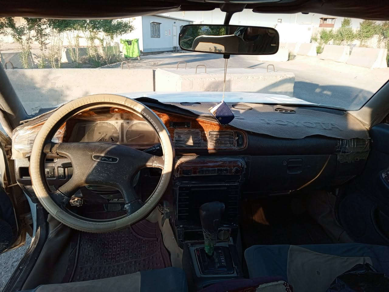 السلام عليكم من رخصه الادمن سياره شيزاركصيف محرك ونجي بيع مستعجل السعر 25بيها مجال قليل سنويه جديده رقم بصره راعيها يريد تحويل الشراي يتصل السياره موجوده الزبير حي الاسره /***********
