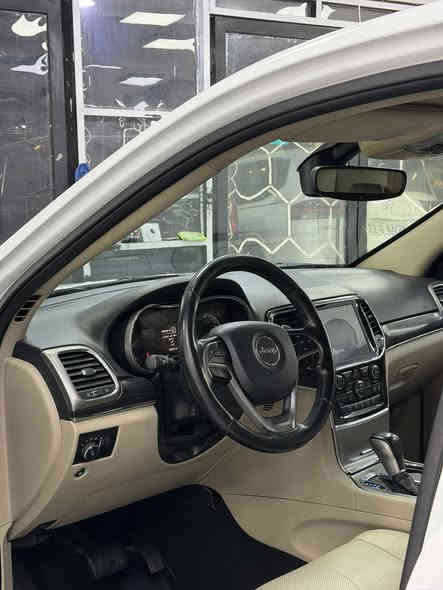 جيب كراند شيروكي لمتد بلاص ٣ شاشات 
خليجي ٢٠١٩   
مكفولة ماعدا بالباب الخلفي بيها صبغ قليل وتكحيلات الدعاميات ملاحظات بسيطة
ماشية ١٠٠،٠٠٠ كيلو متر نظيفة جدا سعرها ٢٩،٠٠٠$ مكانها بغداد حي الخضراء 
للاستفسار الاتصال 
***********
***********
