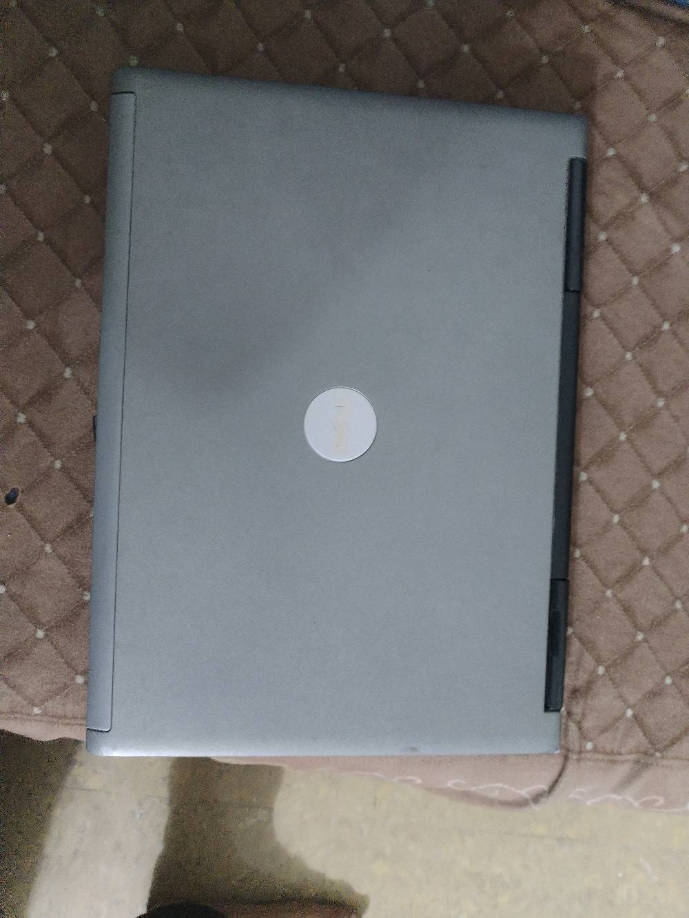 السلام عليكم متوفر جهاز لابتوب dell latitude d820 ذاكرة 160 gb وياه شاحنتة الجهاز نضيف يحتاجله تنصيب وندوز ٧ ويشتغل كبل عالشحانة بسعر ٣٥ الف
