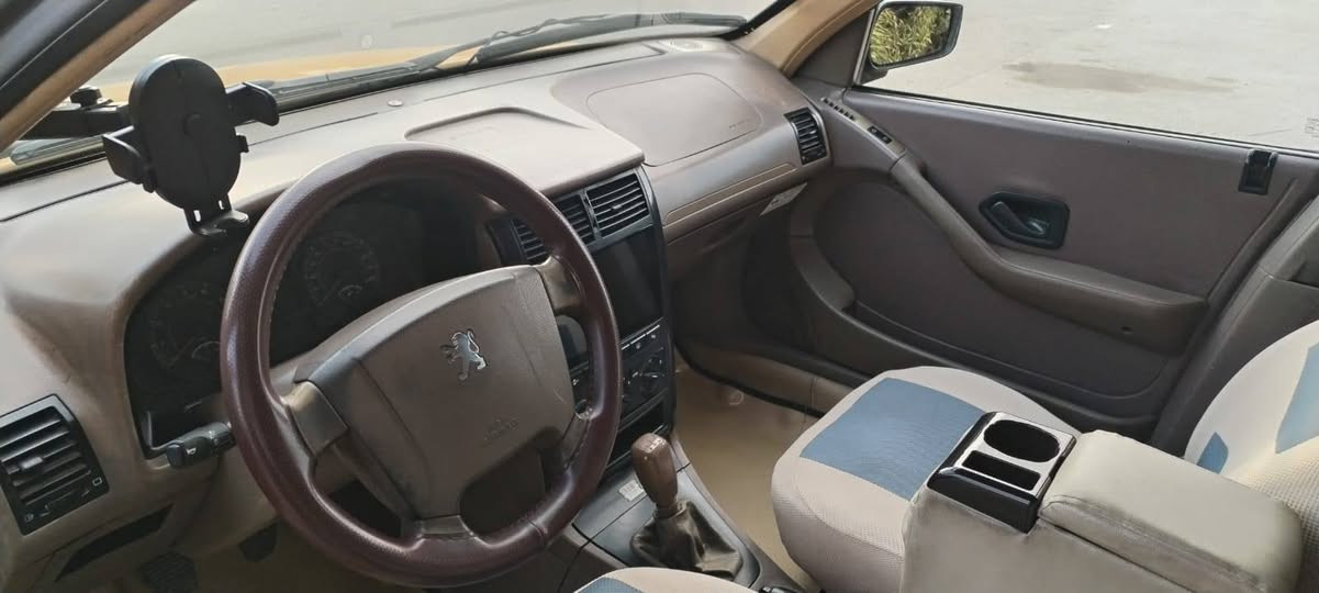 السلام عليكم ورحمة الله وبركاته
بيج ٤٠٥ مديل ٢٠١٧ سياره نظيفة وجاهزة بيها صبغ الجاملغ الأيسر الأمامي كير ومكينه خير من الله صدر أمامي وخلفي جيد تدفئه وتبريد ثلج دوشمه أرضية + كشنات 
السعر ٤٥ وبيها مجال مكاني خلف مرور الرستميه 
الاتصال او استفسار ***********
