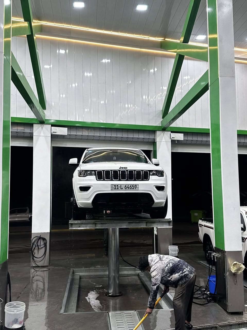 للبيع  جيب كراند شيروكي موديل 2022 وارد امريكي بيها بس لباب لخلفي الي ورد لصدر مصبوغ وبيها ربع لجاملع مال سايق بارد بدوننن صبغ وبس ماشية 61 الف مايل لسيارة نضيفه ومابيه نقص ***********
