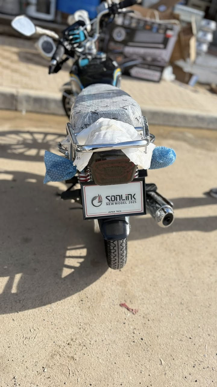 للبيع سولنك موديل 2025 استخدام اقل الشهر ماشي(  2000)(مكاني بيجي هـ ‭0782 693 3386‬
