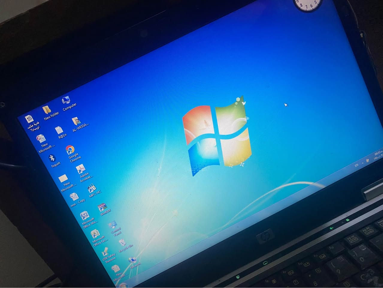 سلام عليكم متاح لابتوب hPالوسط مو الجبير شغال ونظافته مثل ماموضح بالصور بس كلشي ما اعرف بي ولا بمواصفاته ملحقات شاحنه +ماوس او واير +كيبورد واير ليس ما اعرفله السعر 75 وبي مجال مكاني بغداد حسينية الراشديه رقمي بي واتساب او على الخاص(***********) بغداد, العراق
