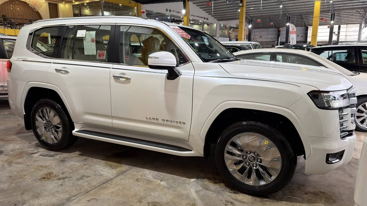 toyota land crusir_2024 _GXR_SAS💎
‎اللَّهُمَّ صَلِّ عَلَى مُحَمَّدٍ وَعَلَى آل مُحَمَّدٍ

‎🔷تويتا لاندكروز موديل (٢٠٢٤) شريكه ساز
‎🔷سياره مواصفات (GXR).. ..🔥🔥
‎🔷سياره (٣) شاشات _ (٦) سلندر _ سياره 
‏—————————————————————————
                                        🚦ماشيه (35km ) الف كيلو
‎🔷مكفول كفاله عامه دعاميه لي دعاميه مكفول بدون صبغ بدون بارد 
‎مكفوله كلشي شرت علي وزع شريكه 

‎🔷سياره گير محرك بشرت مامفتوح كل يشرت
‎🔷4 اطارات و ويل جديد شريكه 
‎🔷سياره داخل بيجي كوشنات جلد

‎🔷مواصفات سياره 
‎(كوشنات جلد _ شغال عن بعد
‎٣ شاشات بيلادي _ وايرليس شحن  _ _ _  نيظام eco _ سلايت _ النزلاق _ثلاجه _ زينون  _)

‎🔷سنويه هزه كل جديد مباشر حول رقم.  📦📦📦📦.  رقم سيارة. (( سليمانية ))
‎🔷• نظافه ١٠٠٪ كامل سيرڤس بدون نقص
                       
                                           سعر::::::675$$$💵💵💵

                           🌆مكان السيارة سليمانية معرض شڤان
                         الاستفسار اتصل بی تدلل ; 📲📲📲📲      
‏.                        ***********———***********
