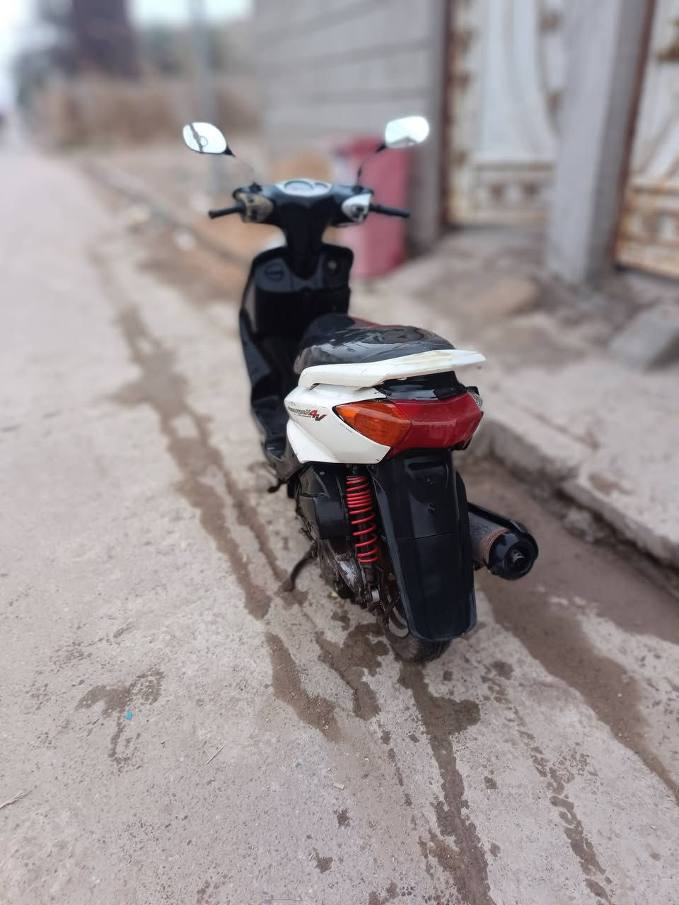 دراجه سكنس نثيه كابريتر للبيع
بيع مستعجل سعر 375 وبيه مجال 
الاستفسارات إتصال هاتفي ***********
