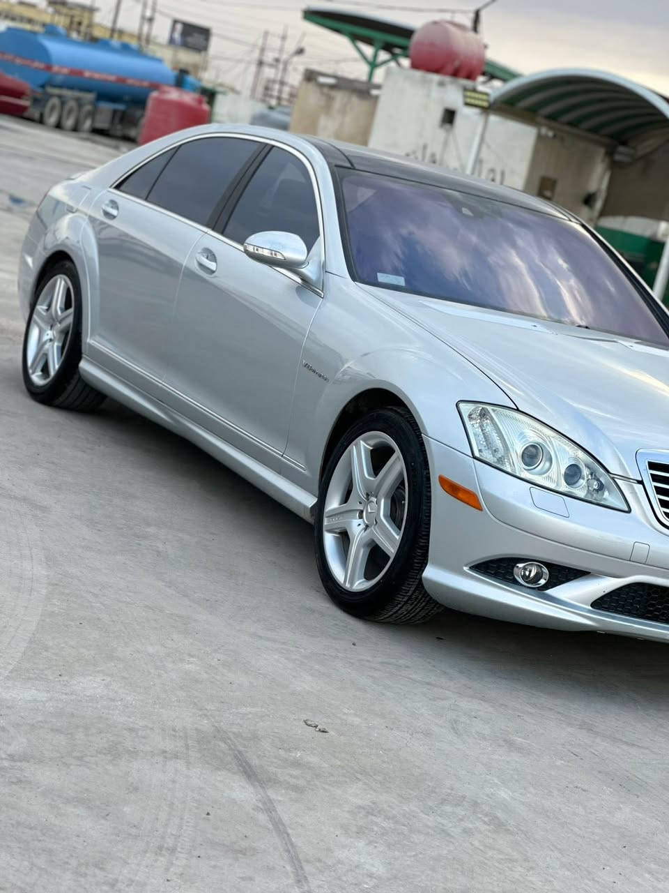 سلامً عليكم
مارسدس   S550 (AMG)
مديل 2008 أدوات حاويه بيه ستماره حجز الكتروني 
فول مواصفات للخير كفاله عامه 
كفاله حادث حادث والصبغ والكص
بنو رامه 
بيبان شفط 
برده خلفيه 
تشغيل بصمه 
رادار امامي 
رويه ليليه 
كفاله كير مكينه  
حداديه بلادي جديده 
ويل كب بلاد AMG
تبريد قطعتين 
كير قفل سرعه 
شاشه 
دبل ماوس  
5بصمات 
كشنات كهرباي امامي خلفي
كشتات جلد 
جام برونزي بلاد
اناره ترحيب 
اشاره بلمرايه 
نضام جوبلس خلفي امامي
السياره جاهزه للترقيم 
مكان السياره بصره 
السعر   120  قابل للتفاوض 
ماجاوب خاص رجان 
لاستفسار التصال  

***********
