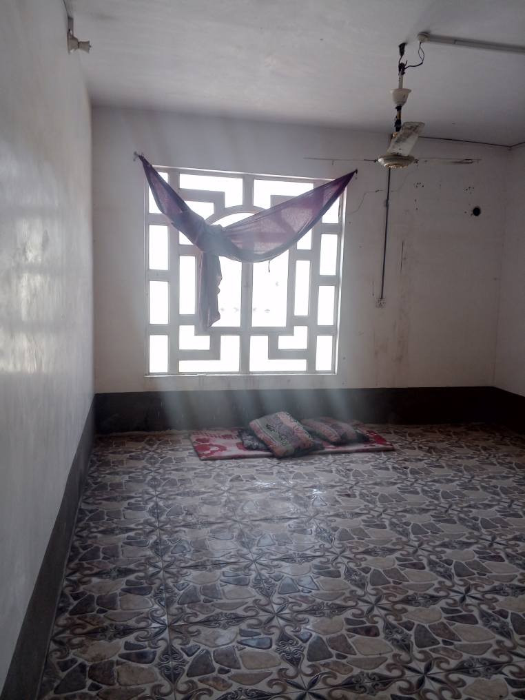 السلام عليكم الدار للبيع مساحه 50 متر تحتوي على صاله ومطبخ وصحيات زائد مكشوفه زائد مساحه خارجيه الطابق الثاني تحتوي على غرفه وصاله سعر المطلوب 14 العنوان النجف الكوفه خلف الامام مسلم عليه السلام كافه الخدمات متوفره من ماء كهرباء مولد البناء درجه اولى للتواصل رقم الهاتف اخوكم ابو طيبه صاحب مكتب الاخوين *********** النجف, العراق
