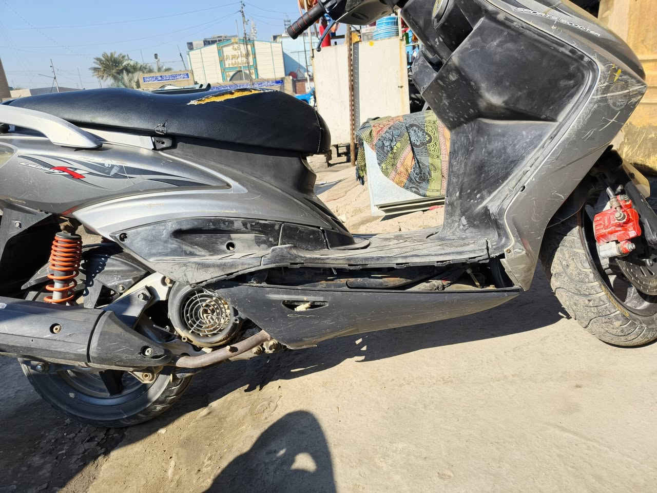 السلام عليكم سكنس فحل قبق مسح كامله بيها نقص بس تريشه اليمنه
والكيلو متر فقط 
نضافه 75 بلميه 
مكينه ع ايدي خير من الله دراجه تاخذها كبل لشارع متذب عليها ربع 
مكاني المشتل سعرها 600 وبيها مجال 
*********** متواجد خاص ومتواجد ع الواتساب
