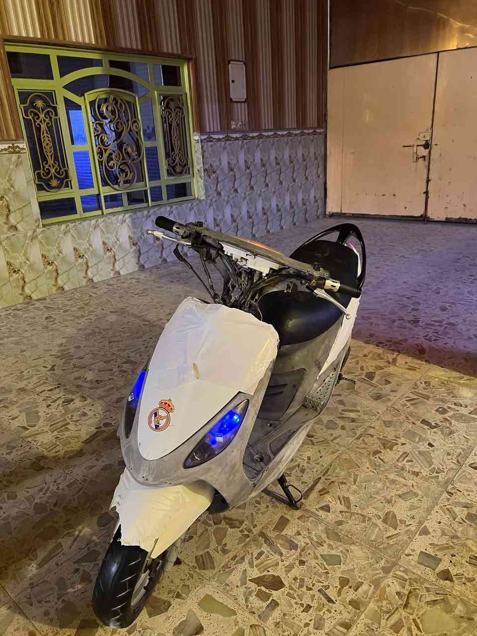 سلام عليكم البيع ماكس قجمه ياباني مختمه ختم واحد شرط كلها ختم( العينه ولايت موجودات)  كفرات كامله دراجه خير من الله معدل وشلعه بوشه بلاد (محرك مفتوح  مره وحدافقط ) كهرباء كلها شغاله العينه شغاله قفال. جنطه شغال
قفال ستيرن شغال دراجه كفاله من كلشي مزوده شيال رياضي ودبل رياضي كزوز رياضي 🔥 وبيه بعد تزويد بسيط مكاني بصره زبير 
التفاصيل أكثر تصل ع رقم  *********** وتساب
