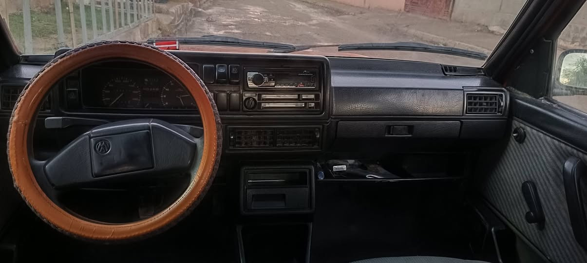 جيتا 91    محرك 0.8 رقم نينوى
بحاله جيده  كابون بانزين بيها 
راعيها موجود رقم الماني 
داخلها نضيف دشبول نضيف سعرها 
28 وبيها مجال قليل 
الايمن حي المنصور 
***********
