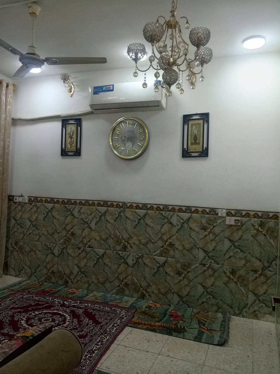 بيت 100 متر في منطقة ضياء الحلفي قريب على الشارع قريب على الجسر الجديد طابقين ونصف السعر 155 وبيهة مجال هاتف ***********
