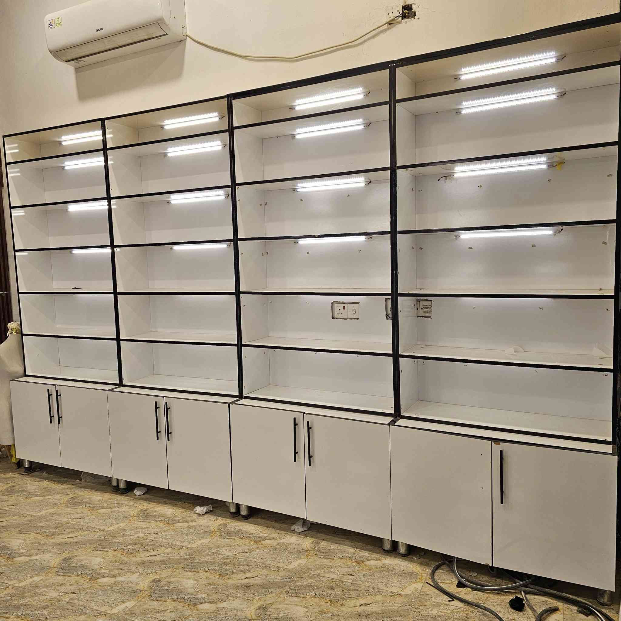 فاترينات خشب تركي
قياس طول 250 عرض 100

منطقة الفلاحية 

الرقم *********** او***********
