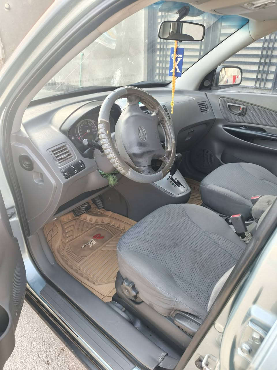 توسان مديل 2009 خليجي رقم مميز فول السياره فتحه سياره بيها صبغ جاملغ سياره جاهزه محرك وكير وحداديه ما نقصها شي وسياره بسمي
عنوانها الناصريه الشموخ 
رقم ***********
سعرها 95 وبيها مجال
