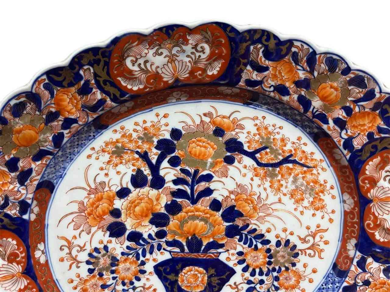 وارد فرنسا 
طبق ديكوري أنتيك إيماري ياباني 
منطقة إيريتا IMARI WARE
إنتاج بين 1880 - 1910 
الطبق أوڤال خروف مموجة بألوان الأزرق الكوبالت والأحمر الحديدي المطعم بالذهب . رسم يدوي خالص وثقيل 
مقاس 41 سم * 34 سم 
وقطر القاعدة الدائرية 19 سم .
السعر 30k
أنتيكات ابو أسكندر الخصوص, القليوبية


**إذا كنت صاحب هذا الإعلان وتريد حذفه لأي سبب، رجاءا أرسل رسالة إلى الدعم الفني**