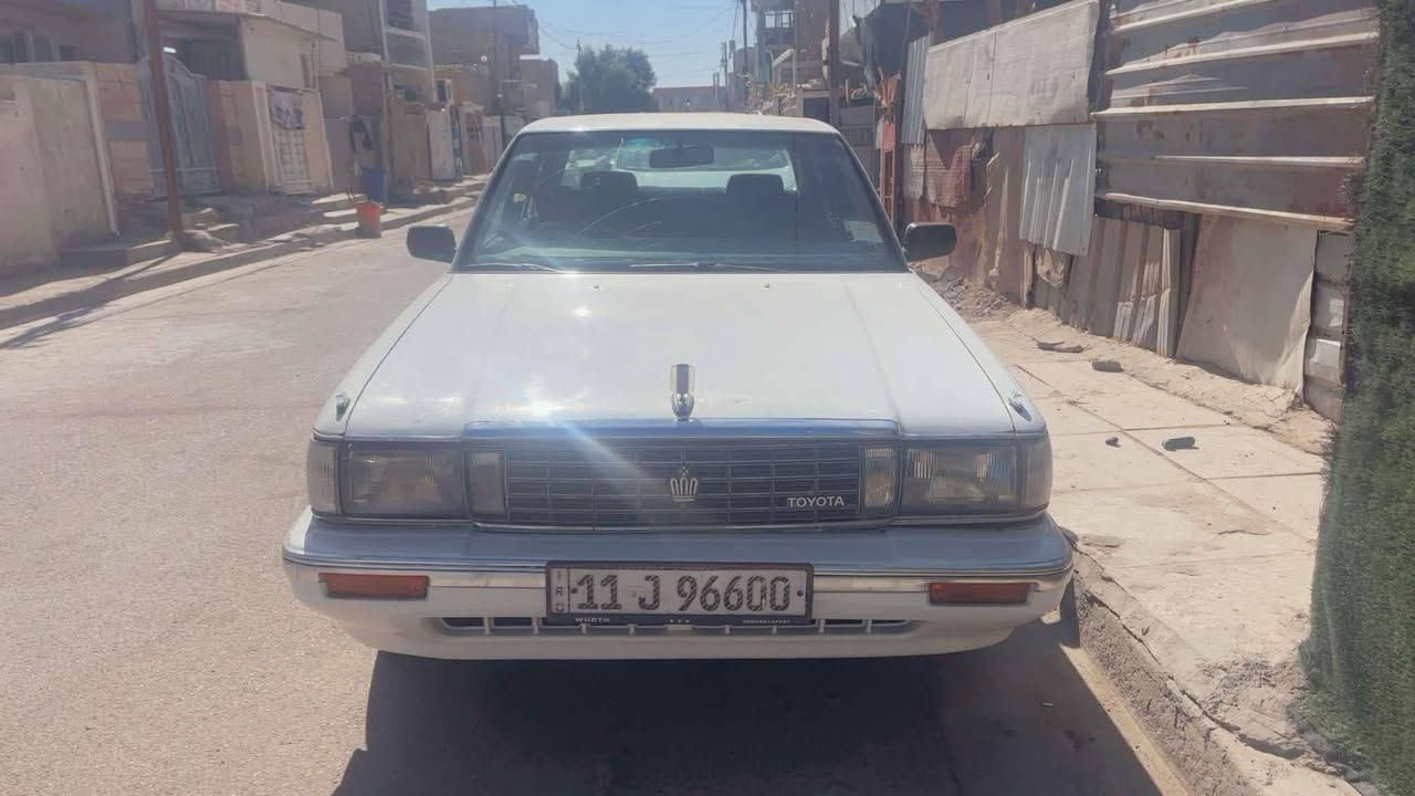 السلام عليكم
سيدان موديل 90 
كير محرك بطه 
صدر جديد 
تخم تاير خط ابيض
رقم بغداد بسمي تحويل ثاني يوم 
ثلاثه قطع صبغ 
باتري جديد  
سعر 55 بيها مجال 
مكاني بغداد البياع حي التراث 
رقم الهاتف واتساب فقط ***********
