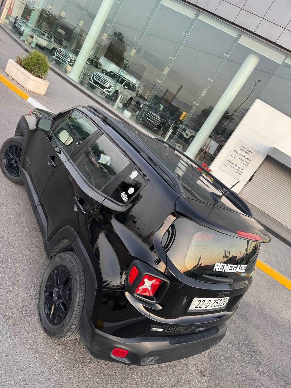 **جيب رينيجيد2020 (Jeep Renegade)**
**مواصفات ليميتد (Limited) )هوكرايل اصطراد
### **المواصفات الفنية والبدن:**
 * **حالة البدن:** بس عدها شبرة، (صبغ) جامرلغ من الدعامية للدعامية.شرط دعاميات مابية صبغ بيها شوية حالوب 
 * **المسافة المقطوعة:**٨٠m,كيلومتر فقط.
 * **نظام الدفع:** دبل أكسل (4WD) مع ٤ وضعيات قيادة (الثلج، الطين، الصخور، الرمل).
 * **المحرك والإضافات:** نظام (Auto Start/Stop)، نظام الحفاظ على المسار (خطي جادة).
### **الميزات والراحة:**
 * **نظام البصمة:** بصمة أبواب وبصمة صندوق.
 * **اللون:** إسود
 * **حالة السيارة:** سيارة منزلية، نظيفة جداً وبحالة الزيرو، لا تحتاج لأي مصاريف.
### **الموقع والتواصل:**
 * 📍 **الموقع:** أربيل أربيل, العراق


**إذا كنت صاحب هذا الإعلان وتريد حذفه لأي سبب، رجاءا أرسل رسالة إلى الدعم الفني**