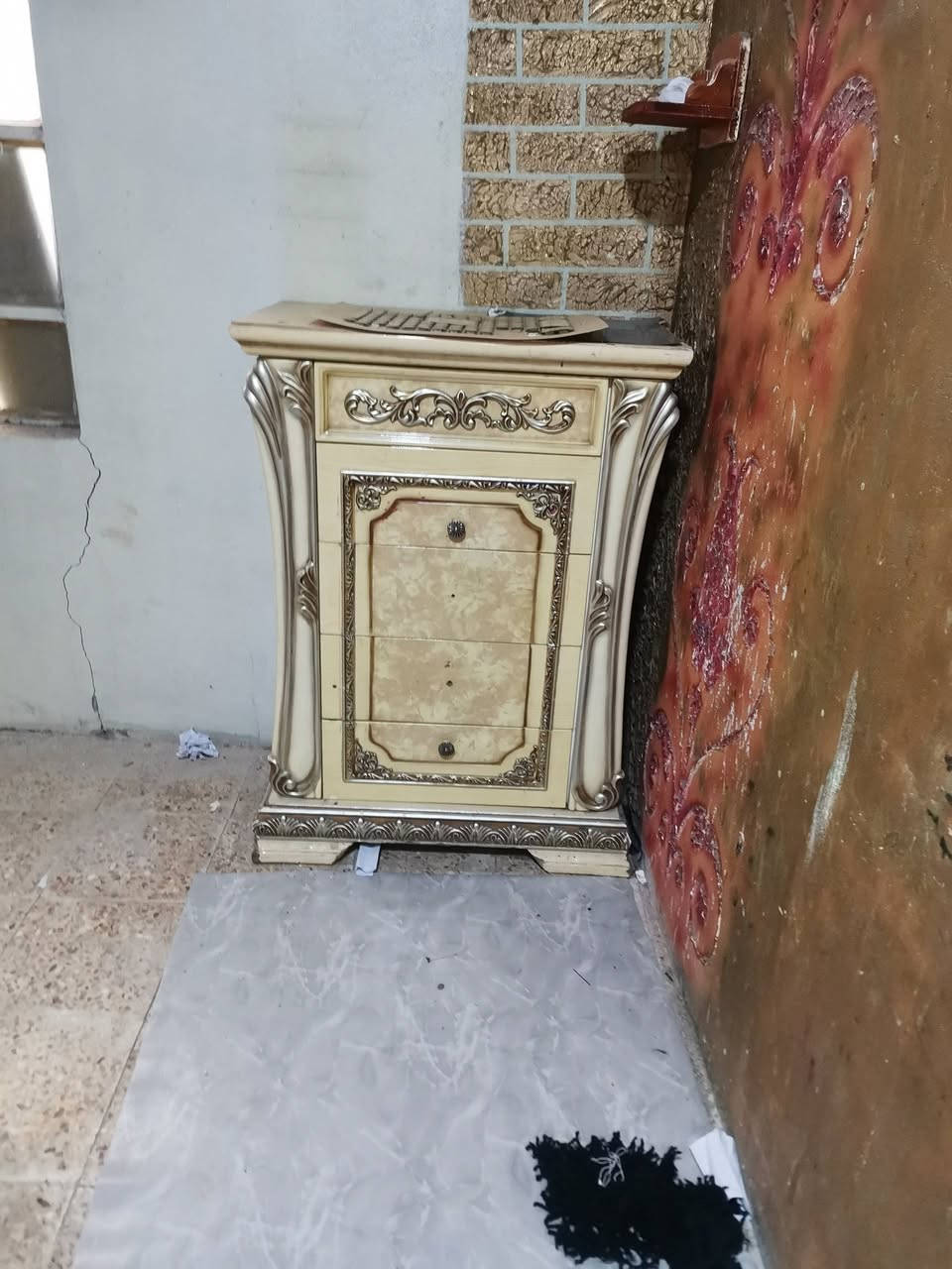 غرفة نوم للبيع ايطالي اربع قطع جربايه وكنتور ٦ بيبان وزاوية ملابس وميز مجرات السعر ١٥٠ الف قفل العنوان ابي الخصيب العوجه هاتف واتس اب ***********
