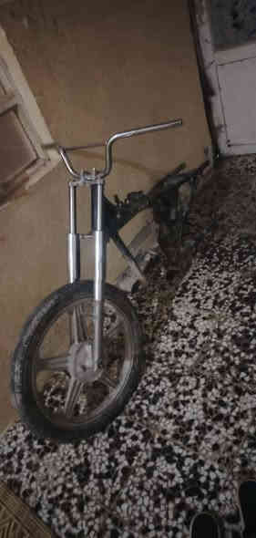 سلام عليكم شاصي للبيع السعر 50وبي مجال نجف حي نداء ***********
