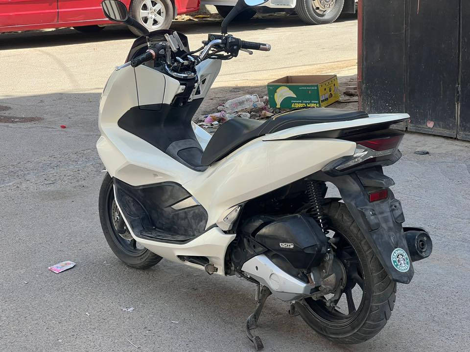السلام عليكم
دراجه pcx للبيع 
جيل ثالث 
وارد كوري 
مكفوله كفاله عامه عدا طخه بسيطه يم لايت 
دراجه خير من الله 
السعر : 12 ونص
مكاني بغداد 
الاتصال : ‭0771 329 0667‬
