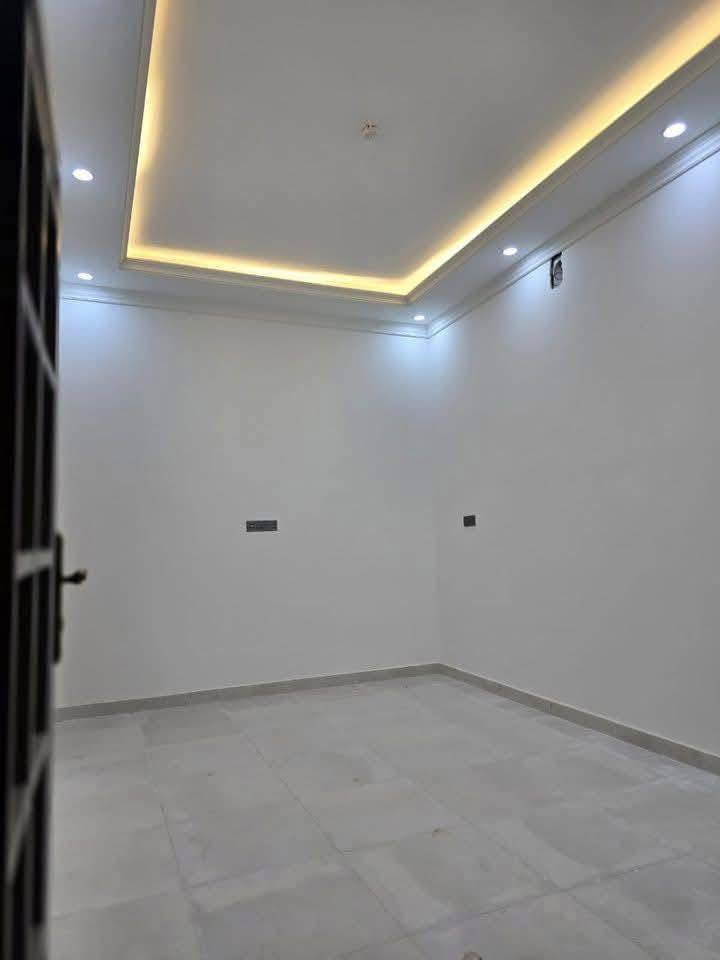 دار للبيع ١٠٠متر وقطعة ١٠٠ بصفه حي الغدير
على شارع عشرين بناء ٢٠٢٥ اخوان العنده نية شراء يتصل لا يسأل بالتعليقات 
للطلب والاستفسار اتصل 
***********
