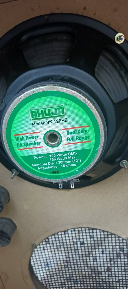 السلام عليكم شباب زوج سماعات ومكسر مونتاربو ابوجنطه  مكفولات من تصليح اوفتح نقاوه ودفع فول السعر ٤٠٠الف قفل العنوان ديالى بعقوبه***********
