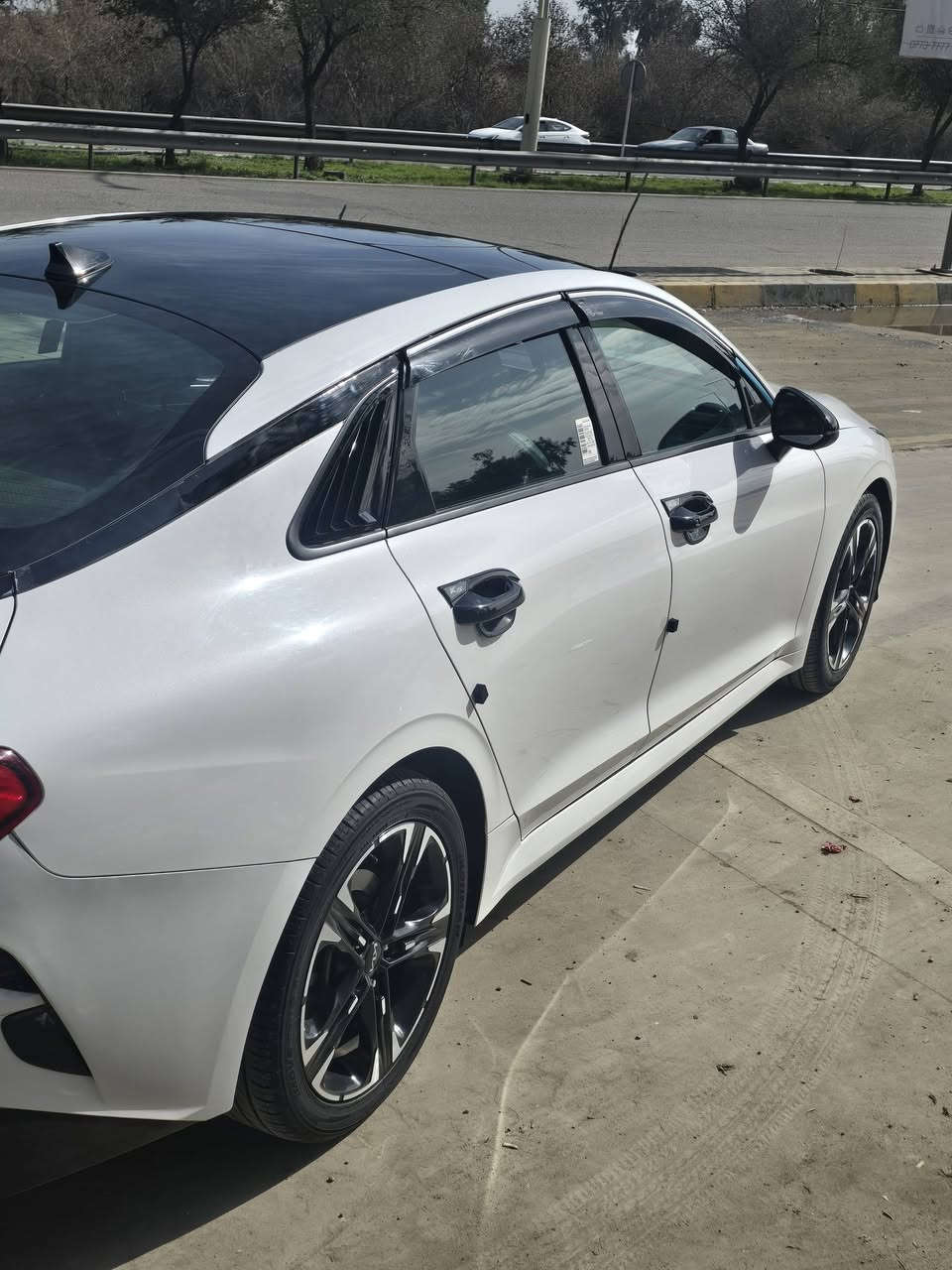 K5 موديل 2022 gt line فول مواصفات داخل اسود صور الضرر داخل الصور مكان السياره الموصل لاستفسار الاتصال على هذا الرقم ***********
