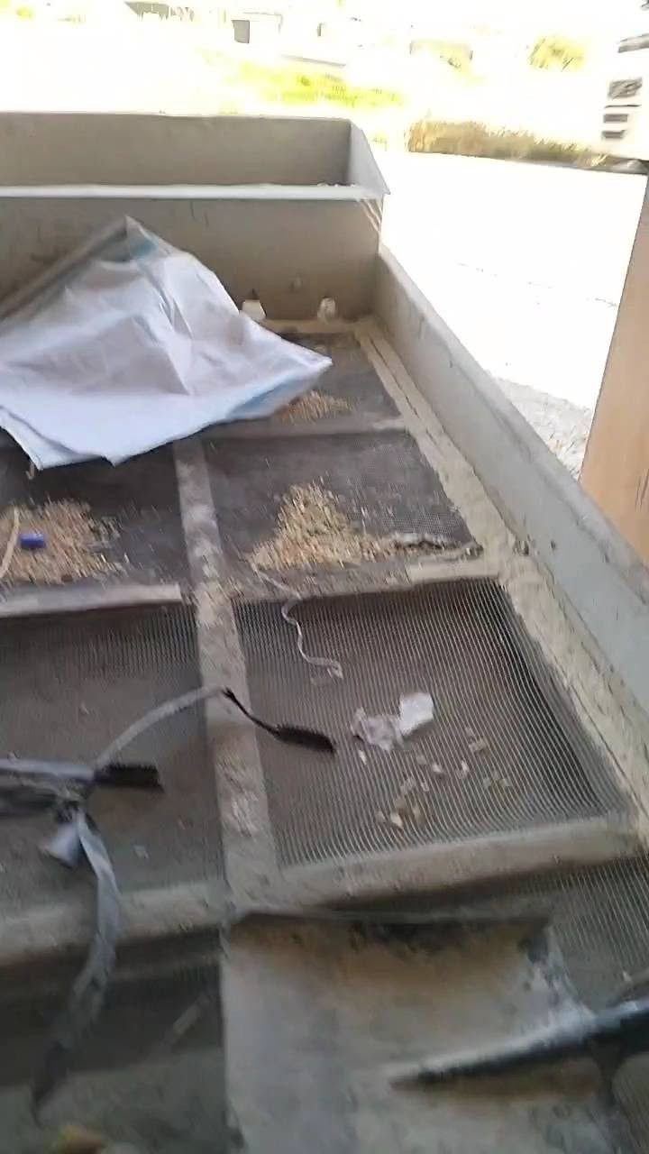 هزاز تنقيه حبوب
و كابسه علف دواجن و اسماك 
للبيع الاستفسار 
***********
