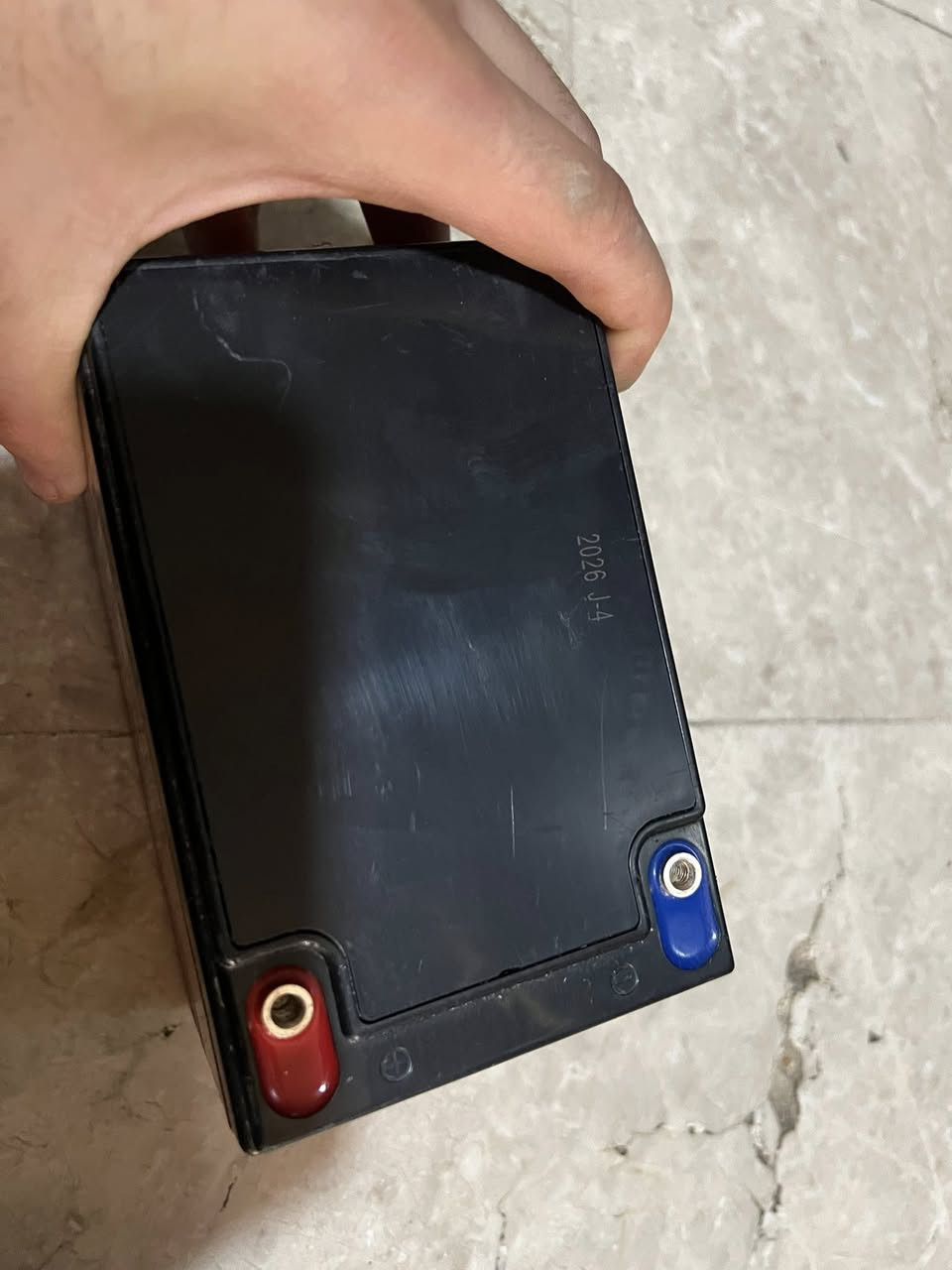 بطاريات اصغار عدد ٤ للبيع ماصار شي من مشتريه تقريباً شهر واحد نظيفات سعر والواحده ٢٠ و كله ٨٠ ألف وبيه مجال بسيط و تصنيع سنه ٢٠٢٦ رقم الهاتف *********** ويوجد تواصل على الخاص
