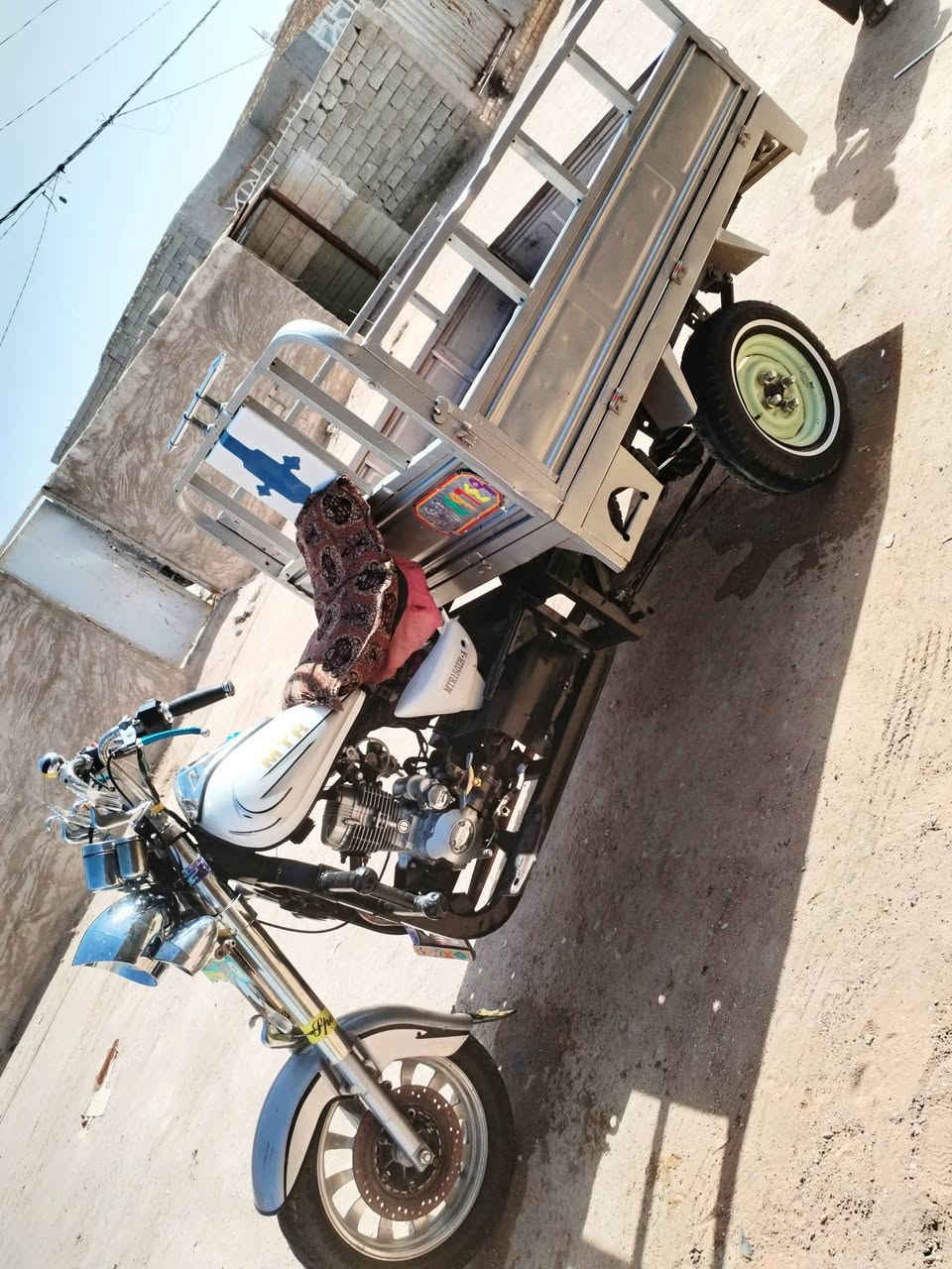 سلام عليكم ستوته لبيع رقم سود لفين 2007سعر 1600مكاني مطار ***********
