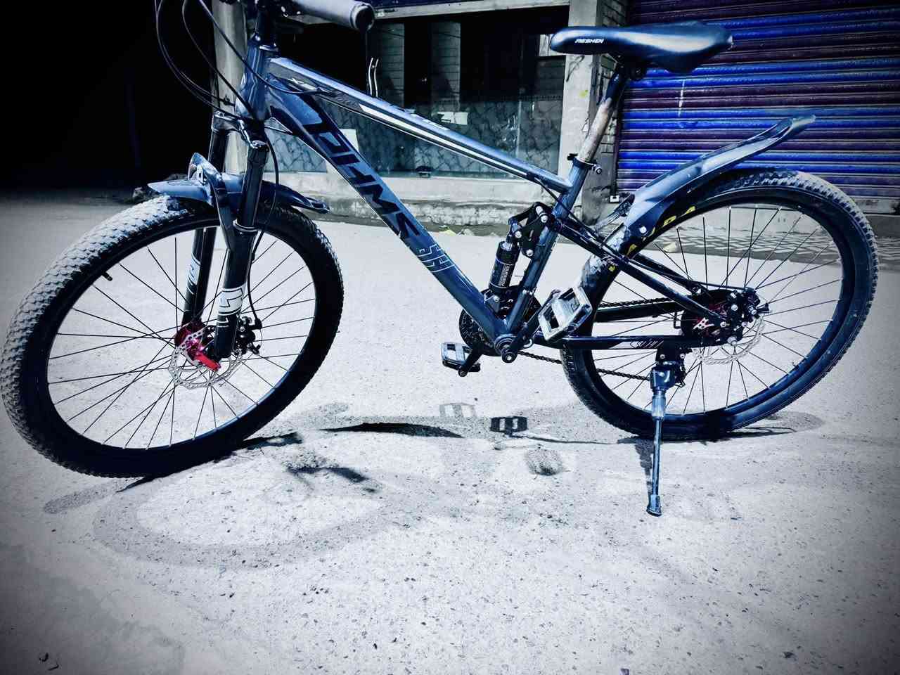 ￼بسكل البيع البيسكل ‏رياضي ￼مو ستعراضي مستخدم فتره قليلة السعر يكون 180وبي مجل شي قليل التوصل التصال علئ الرقم هذه***********￼
