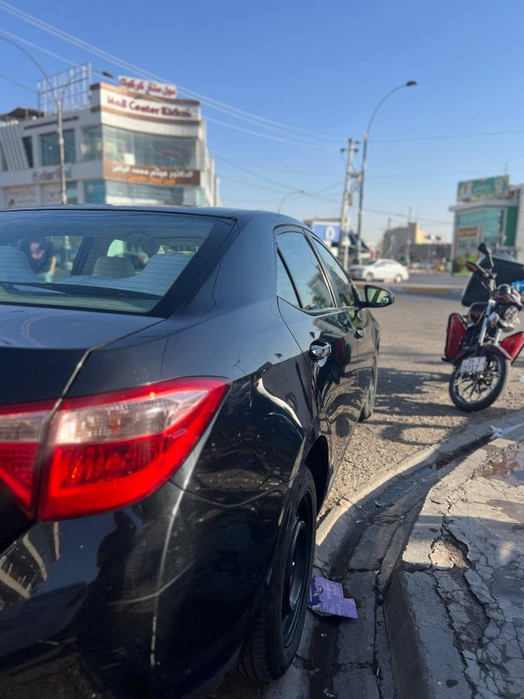 سلام عليكم 
كورلا ٢٠١٧ le كندي
مواصفات le  معروفة هزة جديد وسنوية لل ٢٠٣١ باسمي 
تحويل وكاله شرط وكير ومحرك وتبريد شرط بيها دفتر بانزين مكاني كركوك
حادث جاملغ وبونيد والسقف بيها حلوب وبيها طلقه تايه السعر ١١٥  / *********** // *********** كركوك, العراق
