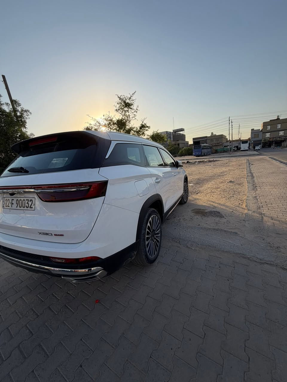 جيتور X90 Plus 2.0L Luxury

رقم اربيل 

الموديل: 2025 (خليجي)
العداد: 15200 

المحرك: 4 أسطوانات 2.0L تيربو 254 حصان حقن مباشر
عزم الدوران (نيوتن-م): 390
‎ناقل الحركة: اوتوماتيكي دبل كلاتش من 7 سرعات
استهلاك الوقود: 8.1 لتر لكل 100 كم

داخل الضمان 

السعر: 190 وبيها مجال 
السياره مكفوله كفاله عامه حتى من الشخط 

المواصفات:

 *إطارات قياس 20 إنچ
 *فتحة سقف بانوراما 1.1م
 *الصندوق كهربائي بخاصية استشعار القدم والبصمة
 *مثبت سرعة مع رادار تفاعلي
*نظام القيادة شبه الذاتية
 *نظام الكبح التلقائي في حالة الطوارئ
 *نظام تحذير الاصطدام الامامي والخلفي
 *كاميرات محيطية 540 درجة
 *حساسات أمامية وخلفية
 *نقطة عمياء
*نظام تحذير مغادرة المسار
 *نظام المساعدة للبقاء في المسار
 *شاشة عرض ترفيهية و شاشة عدادات رقمية قياس 24.6 إنچ
 *نظام صوتي متطور 8 سماعات من Sony
 *نظام أبل كاربلاي وأندرويد أوتو لاسلكي
 *شاحن هاتف لاسلكي سريع
 *مقصورة الركاب من الجلد الفاخر
 *مقعد السائق والراكب كهربائي
 *مقعد السائق مبرد
 *مقاعد السائق والراكب مدفأة
 *مقعد السائق مزود بذاكرة لحفظ 3 وضعيات الجلوس
 *إنارة ترحيبية مع إنارة محيطية
 *عتبات الأبواب مضيئة
*مصابيح أمامية و خلفية أوتوماتيكية LED مع مصابيح نهارية
 *التكييف التلقائي مع الضوء القريب والبعيد
 *المرايا الوسطية مع خاصية التعتيم
*زجاح مزدوج عزل للصوت
 *المرايا الجانبية قابلة للطي كهربائياً ومدفئة
 *ماسحات الزجاج الأمامي مع حساس للمطر
 *دخول ذكي (بصمة) 
 *خاصية إغلاق نوافذ وفتحة السقف عن بعد
 *نظام تنقية مع الهواء مع فلتر N95
 *مسند الذراع الوسطي مع ثلاجة
 *انماط قيادة متعددة
 *وسائد هوائية امامية و جانبية عدد 6
 *نظام الفرامل الأوتوماتيكي Autohold
 *نظام التحكم بنزول المنحدرات
 
العنون النجف /0782915229

السعر 190 وبيها مجال


**إذا كنت صاحب هذا الإعلان وتريد حذفه لأي سبب، رجاءا أرسل رسالة إلى الدعم الفني**