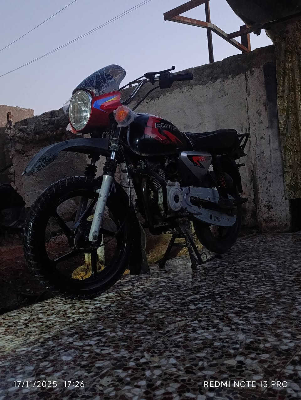 السلام عليكم دراجه بوكسر موديل 2020 اوراق محرك اخرس كهربائيات شغاله دبلات شغاله السعر 550 مكاني حله بكرلي رقم الهاتف ***********
