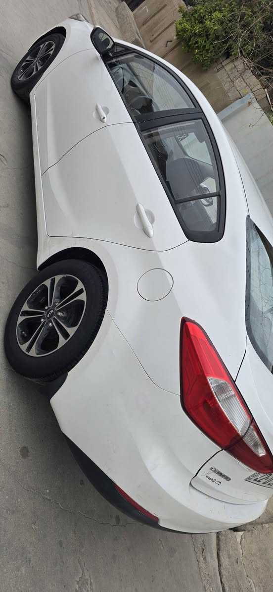 كيا سيراتو  خليجي ٢٠١٤ نص البونيد وشبرين جاملغ السكن صبغ بدون دواخل وبدون ارباك بشرط كير ومحرك بشرط مامفتوح وباردين اصغار بيها ١٠سم ب١٠سم السنوية جديدل٢٨ وبطاقة البنزين بيها سعر ١٠٧ وبي مجال ان شاء الله ***********
