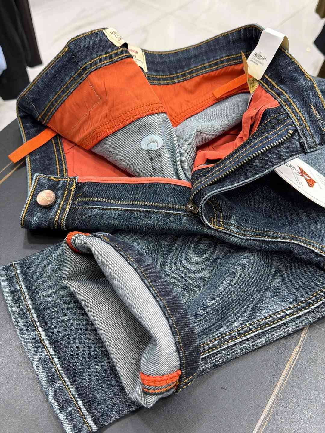 طه العايد 
جودة أنت تستحقها 🤎
القياسات 29 30 31 32 33 34 36 38
علق بـ تم يوصلك السعر


**إذا كنت صاحب هذا الإعلان وتريد حذفه لأي سبب، رجاءا أرسل رسالة إلى الدعم الفني**
