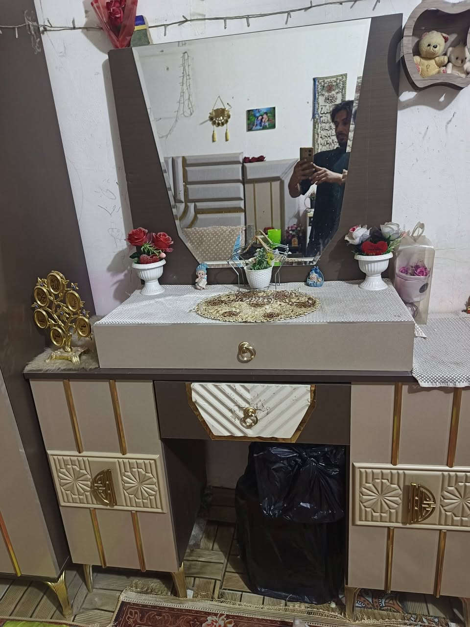 غرفه للبيع تركي جديد مستخدم قليل نضاف 100،///100  ولليزر للبيع الإزالة الشعر الجسم نهائينا وازاله حب الشباب والكلف والتصبغات وازاله مناطق السودان في المنطقه الحساسه ٤عدسه للتواصل ***********
