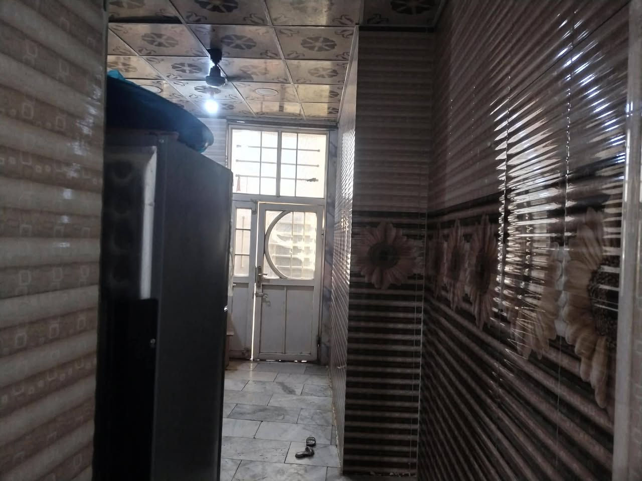 مكلفة بالنشر
دار البيع حي جامع قرب ال رمضان يعني بنص السوك وتجاري 
المساحه 220 يتكون من 3غرف اكبار صاله كبيره مناور 2 داخل البيت مطبخ استقبال صحيات خارجيه سكف اعكاده البنا البيت 2017
البيت تحفه ما شاء الله تبارك الرحمن
السعر مناسب على خاص
 او الاتصال على الرقم ***********
