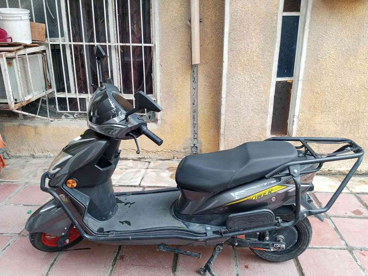 سلام عليكم الدراجة سكني شحن نظيفة جداً واستخدام شخصي خفيف. 6 بطاريات وعندي وحده هبطت وبدلتها الكهربائيات كلها شغاله يعني بل مختصر بس ابدل بطاريه وحده وطيك ضمان عل بطاريات السعر 675 بيه شويه مجال للطيبين الموقع (حبيبيه مقابل شقق الحبيبيه) الرقم ***********
