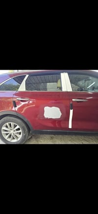 سورنتو للبيع موديل ٢٠١٧ 6 سلندر وارد امريكي ٧ راكب حادث بجم بدون دواخل...