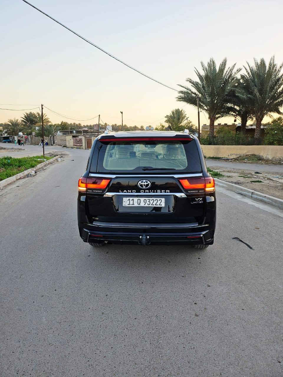 رجائا لاتخلط السعر ببن الvx ,وال GX  بيع اومراوس
لاندكروز    ٢٠٢٤   VX  اعله فئه حت الابواب شفط
 (((   ماشيه   28 الاف     )))
محرك         تنفس طبيعي ٤٠٠٠   
مغلفهppf من هيه زيرو يم الشارقه 
***********اسيا
*********** اثير
السعر انشالله مناسب 73800 دولار يعني ٧٣٨ ورقه
السياره  رقم  ((بغداد   مميز))     السنويه  بسمي

مكفوله من كلشي فقط اقل اصبع يم لايت بارد 
مواصفات 
ابواب شفط
-سلايد روف
-جميع الكشنات كهرباء وتدفئه تبريد 
-كرسي السائق خزن ثلاث وضعيات للذاكره
-تشغيل عن بعد + دخول ذكي 
هاندربيك بصمه + اوتو هولد 
-كشنات جلد
- لايت   ٣   عدسات  ولد نهاري امامي وخلفي 
-٥  كامرات  ( ٣٦٠  درجه)
-رادار  جانبي
-رادار خلفي
رادار امامي تفاعلي 
-حساسات امامي خلفي
-فور ويل  وانظمة تركشن ودفلوك ونظام زحف
-فول تحكمات ستيرن
-نظام صوت سماعات   JBL
-شاشات خلفيه
-زراك لايت
خمس بصمات السياره
ترحيب بل ابواب

وبقية المواصفات المعروفه في فئة  VX
