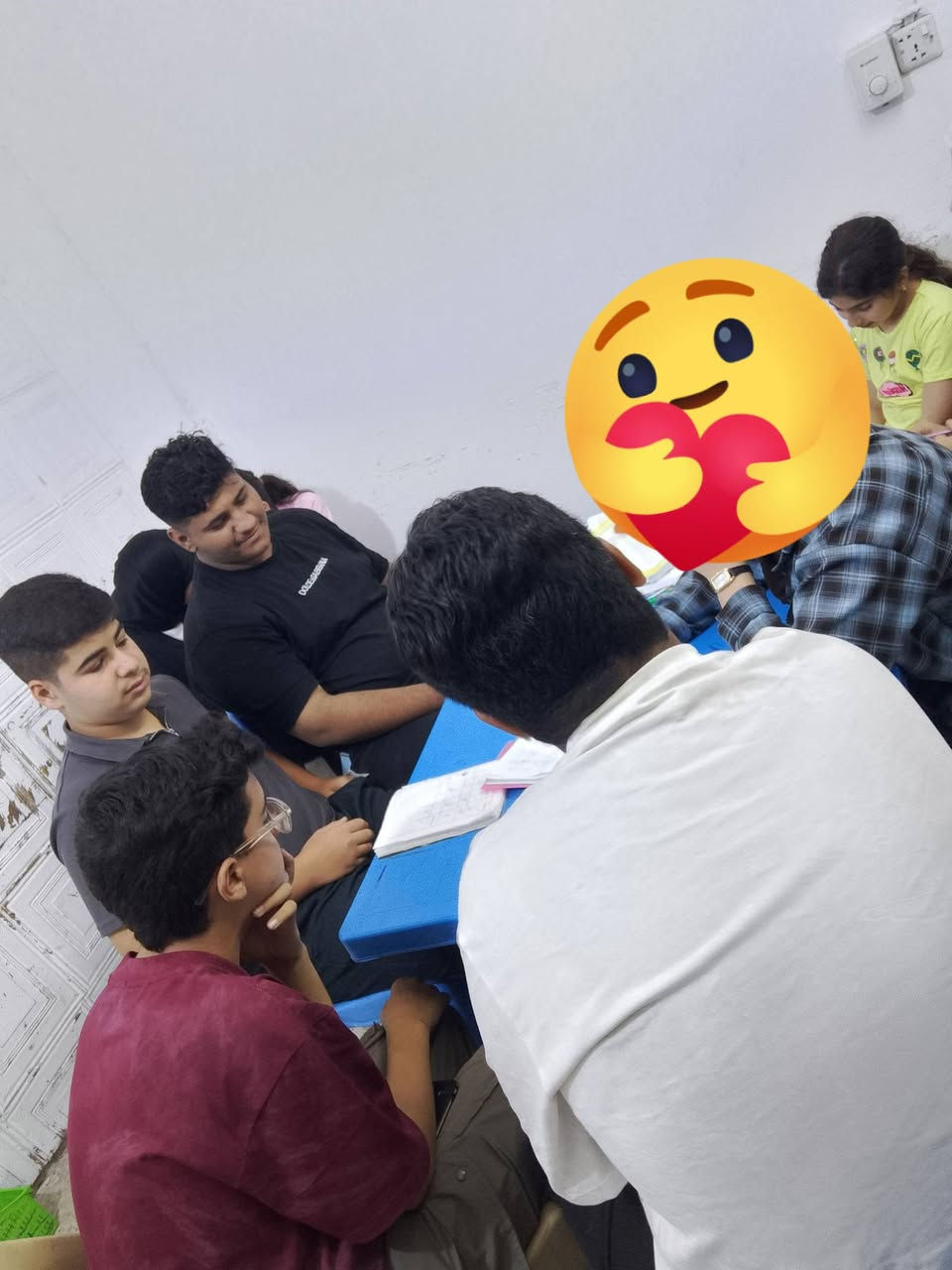 السلام  عليكم  يعلن معهد العلا  في الطوبجي على وجود محاضرات مجانيه لماده اللغة الانكليزية بأشراف الست هديل حمدي 
علما أن المحاضرات تبدأ من اليوم الساعه 3 و تستمر لغاية يوم الجمعة  
عنوان المعهد  الطوبجي  
نقطه داله فرع حامد البهادلي 
***********
