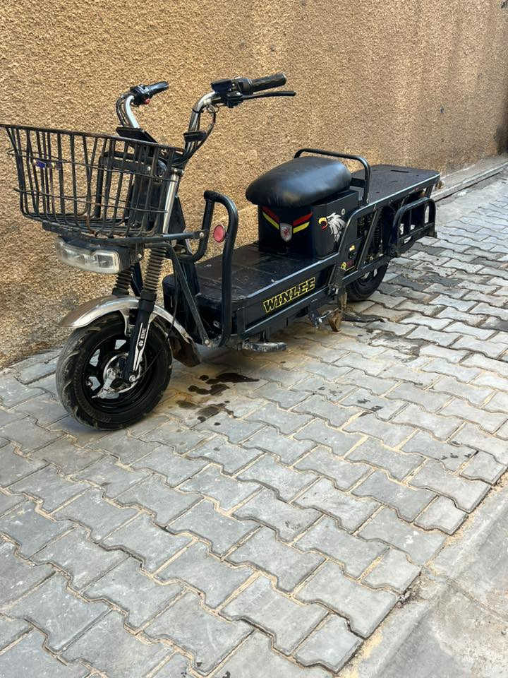 ً
سلام عليكم شباب دراجه شحن اللبيع نوع بيكم طويله دراجه حمل دراحه عالميه وشيل وزن كلش عالي دراجه مستخدمه  شهر وصل الشراء بيها موجود  مواصفات 

النوع بيكم 
بطاريات6دبل
الرجوع الخلف 
تشغيل عن بعد 
جهاز انذار السرقه 
شاشه تاب تعرض الك كل عطل 
شاحنه سريع ويقاف ذاتي 
 أشاير رباعيه 
لايتات زنوزن 
صفاحياتً تكدر شيل علين وزن 
بدي طويل جدا 
دبلات 6 
استان صفح يمنه 
استان صفح يسره 
سله اماميه 
مساحه خلفيه طويله جدا 
استان تعليك 
اطارات جوبلس 
بريكات دسكات دهن هدروليك 
دراحه حديد كامله  

اي استفسار اتصال 
 
***********

عنواني بغداد
