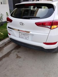 توسان خليجي موديل ٢٠١٨ نظيفة فول ماشية ٦٠ الف فقط رقم بغداد بأسمي السع...