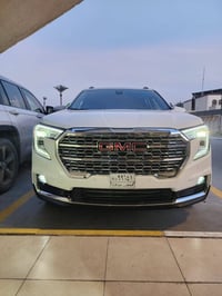 جمسي تيران • ٢٠٢٢ • خمس قطع صبغ