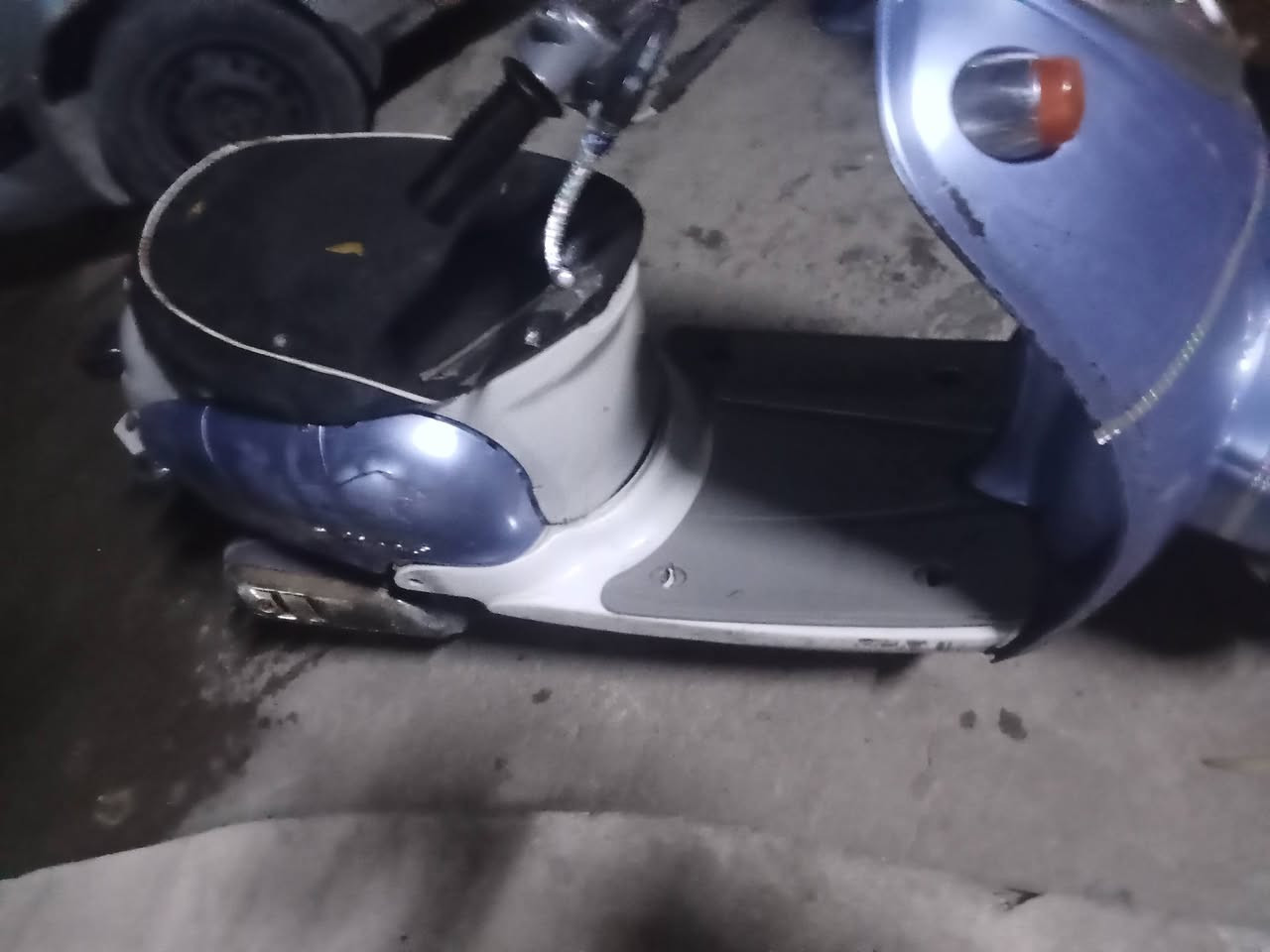 كلاسك للبيع هندر نقص باتري وبريك خلفي فقط شغاله عل فحص قيم وأخذ بل يرظي الله


**إذا كنت صاحب هذا الإعلان وتريد حذفه لأي سبب، رجاءا أرسل رسالة إلى الدعم الفني**
