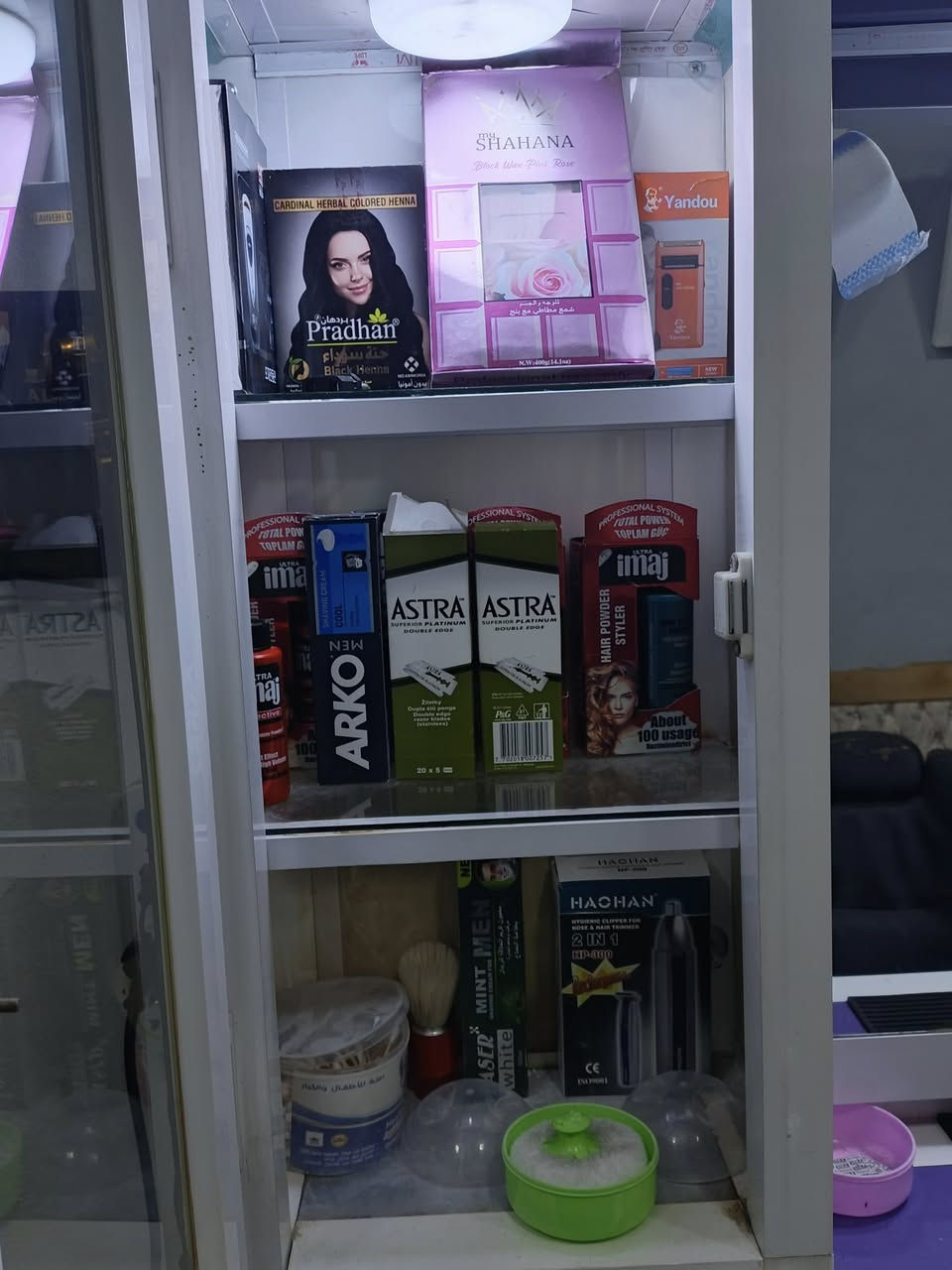 محل كامل للبيع تحول وتفتح ما يعوزك ولا غرض مرايتين +كرسي واحد +قنفه +جامخانه ويا +تانكي مي +مبرده+جهاز بخار +جهاز شمع+مغسل محل متكامل شرط حته خيط متشتري الاستفسار واتساب تريد تخابر . ***********
